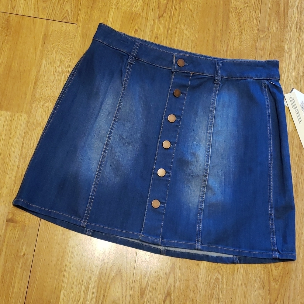 NWT Love, Fire denim button front mini skirt 9